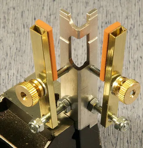 Mini Combo Right-Hand Clamp – Precision Hold For Detail Work 1